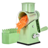 Robot coupe-légumes utilisé pour râper des légumes