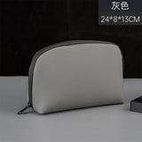 Pochette tech avec écouteurs et batterie externe