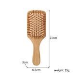 Brosse peigne utilisée pour un massage du cuir chevelu