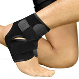 Chevillère de sport rangée avec d'autres accessoires